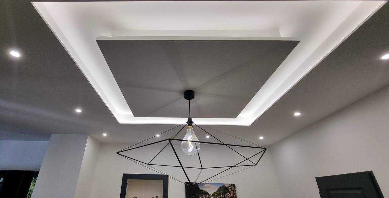 Faux plafond avec éclairage LED Casa Nova